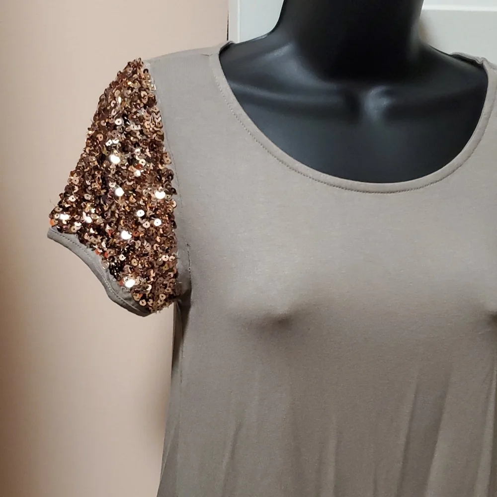 VENUS Sequin Sleeved Top NWT - Picture 4 of 9